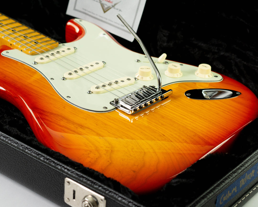 Fender Custom Shop Custom Deluxe Stratocaster 2010 Aged Cherry Sunburst